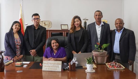 Présentation des vœux de TOP Madagascar au Ministère du Tourisme et de l’Artisanat – Madagascar